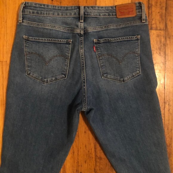 High Waisted Levi's 721 Jean - Picture 4 of 4